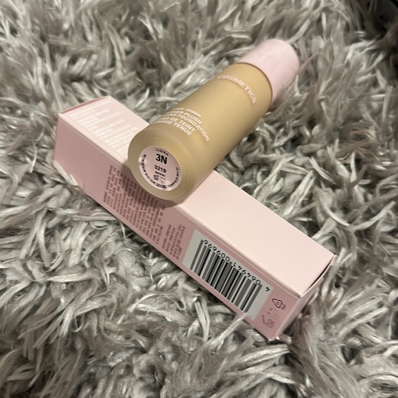 KYLIE JENNER POWER PLUSH LONGWEAR FOUNDATION CONCEALER DUO - Picture 2 of 4